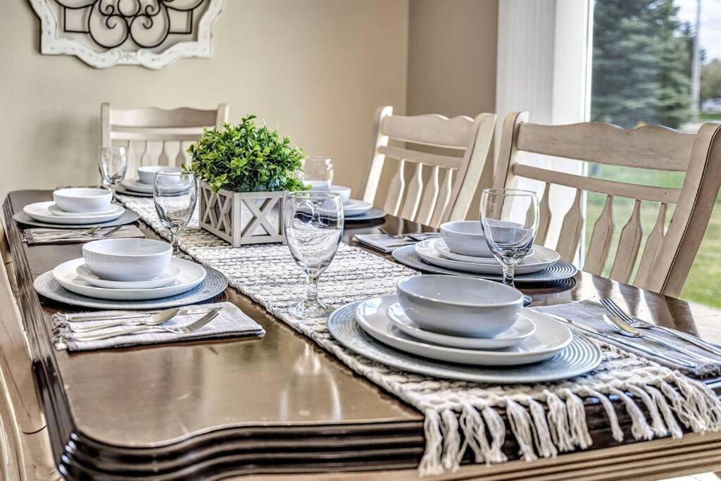 Serene 3 Bedroom Home, Nrm, Wi-Fi, Parking, Queen Bed De Pere Экстерьер фото